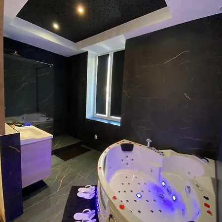 Love Room Avec Jacuzzi & Lit King Size Saint-Etienne  Exterior photo